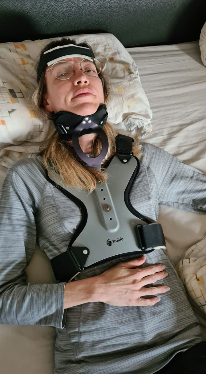 Help-Melissa---black-brace-2